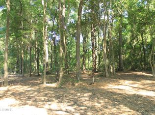 25 Meridian Rd, Beaufort, SC 29907
