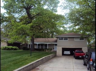 220 N Alleghany Rd, Grayslake, IL 60030