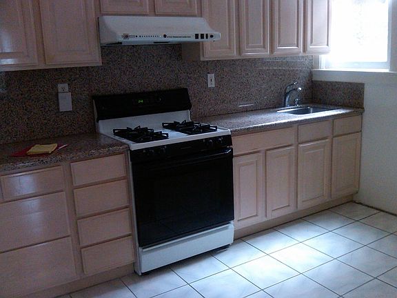 4th image of 101 Cabrillo St