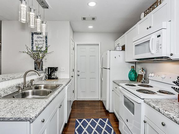 2nd image of 2046 Marquesas Ln