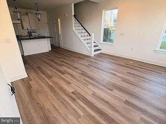3 bed, 2.5 bath, 1618 sqft, $3,250 — Photo 2