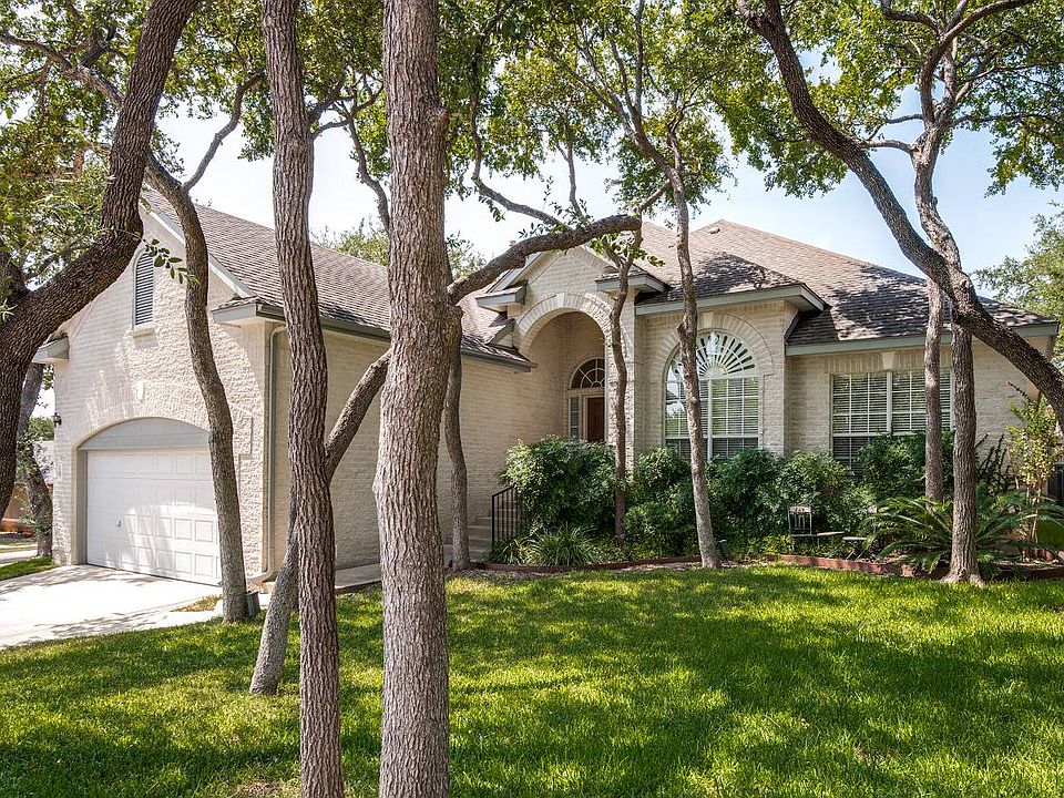 1st image of 10 Silverhorn Dr