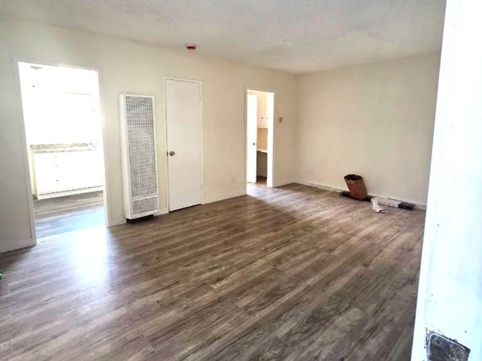 8844 Tobias Ave