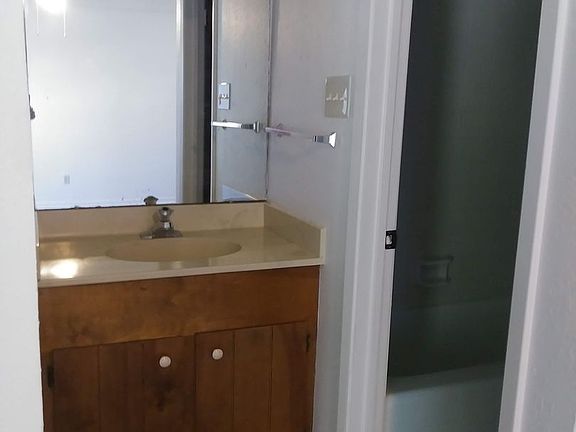 3rd image of 4021 Acushnet Dr APT A