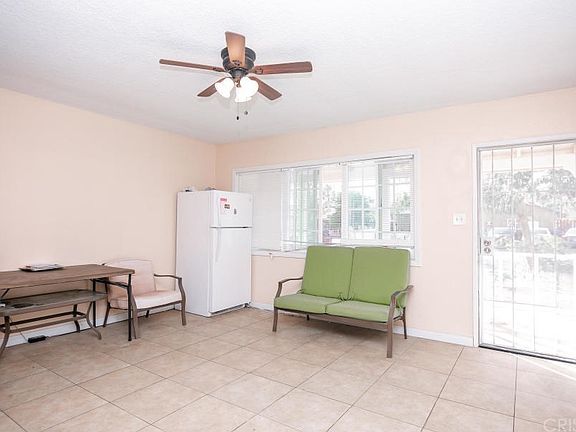 4th image of 215 E Avenue P1