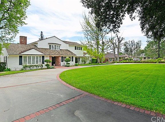 5th image of 330 Hacienda Dr