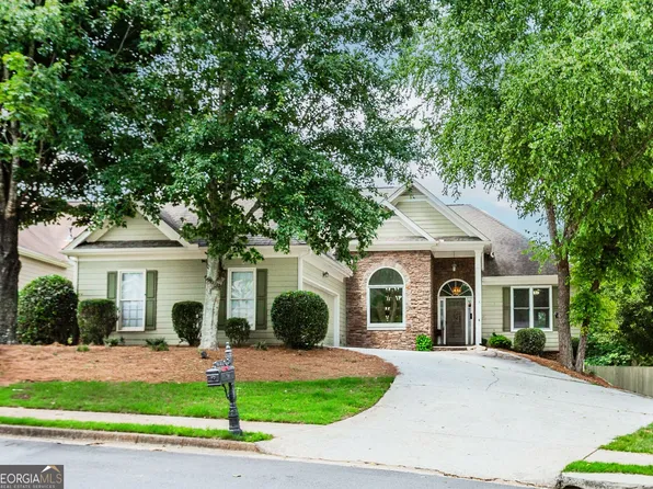 1122 Cayuga Ct, Dacula, GA 30019