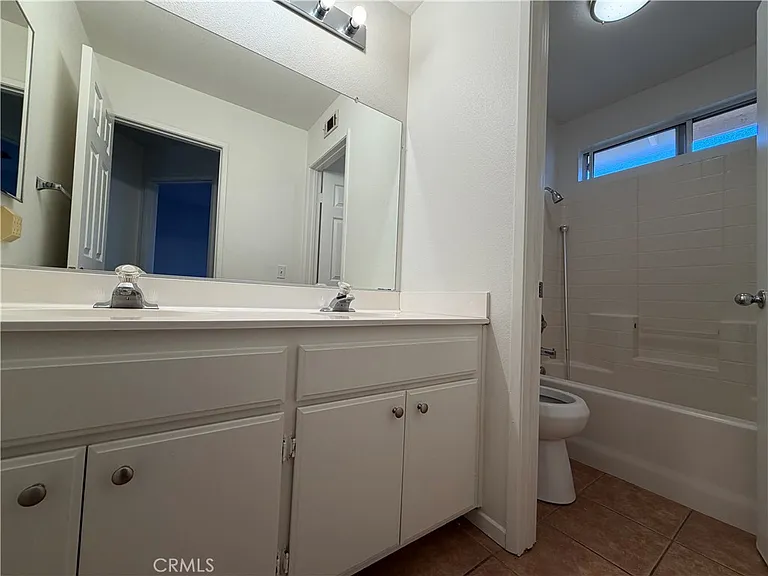 5569 Hunt Club Dr — Photo 30