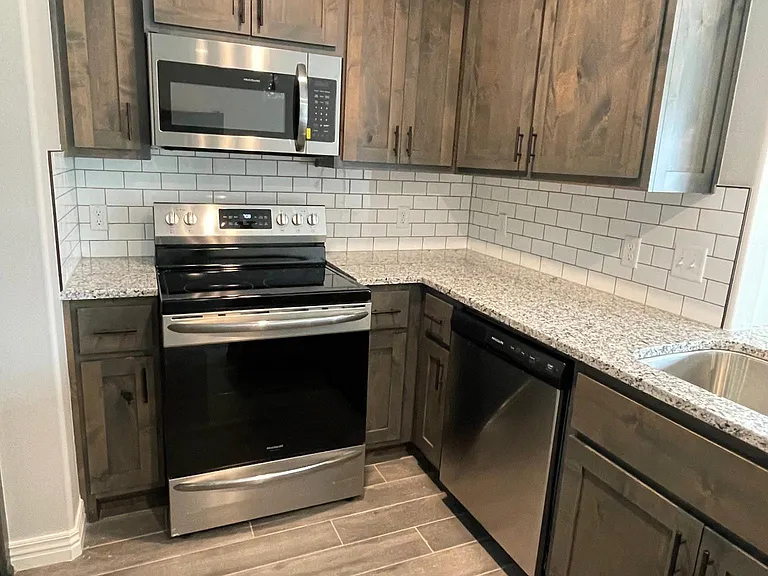 1118 Sheldon Dr #B — Photo 8