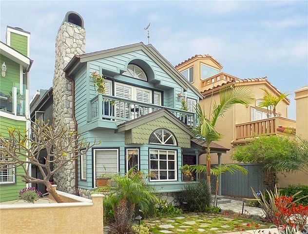 Beautiful home is located on the desirable greenbelt in Old