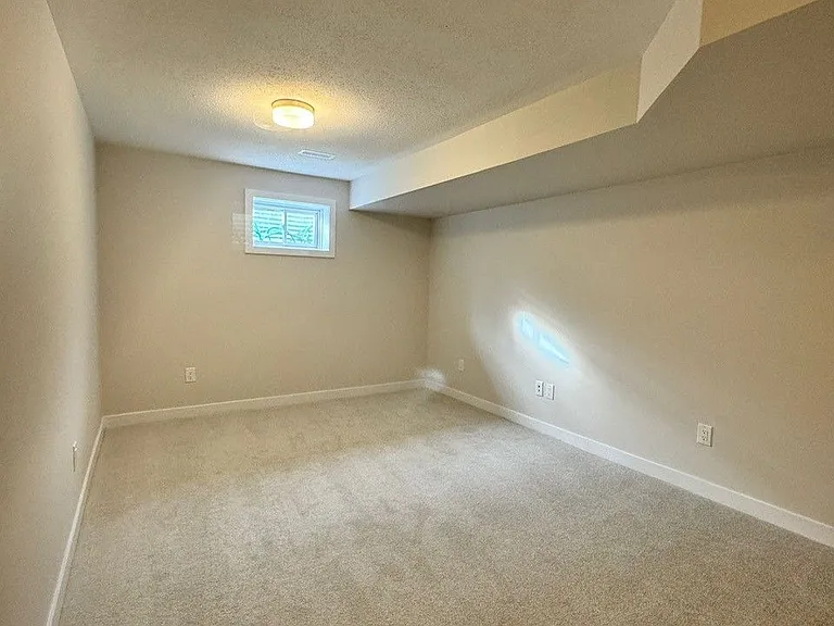 534 Oldenburg Ave — Photo 16