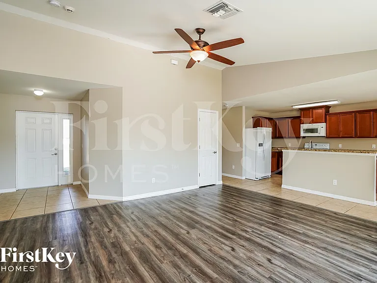 2203 SW 11th Ct — Photo 3