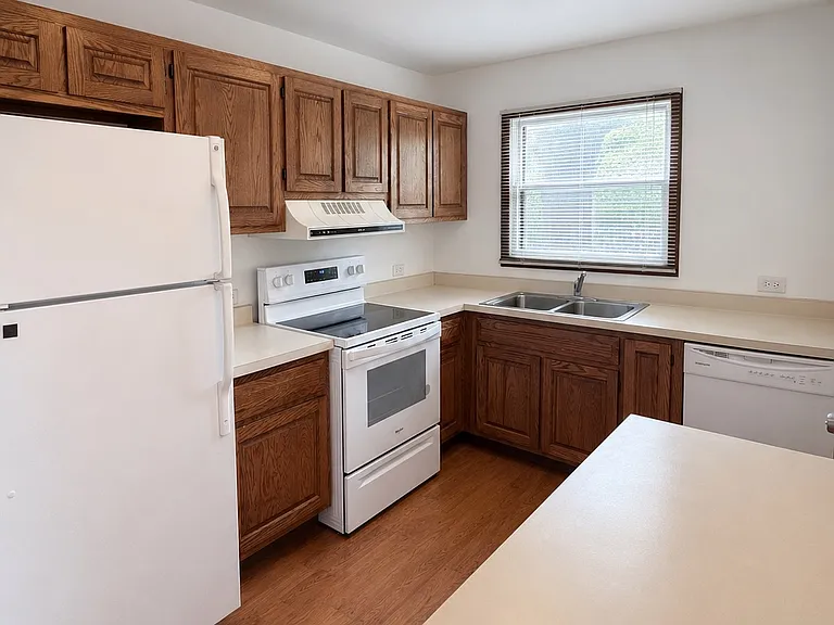 604 N Hough St #B — Photo 4