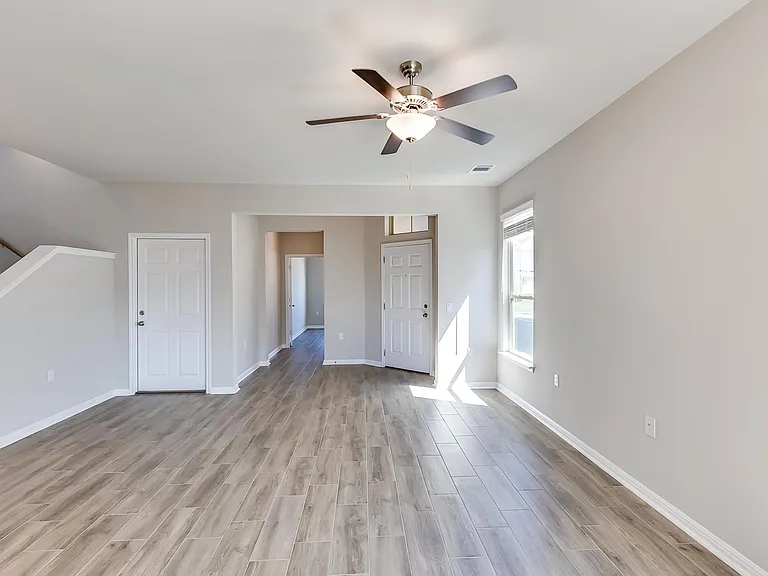 821 Falkland Trce — Photo 7