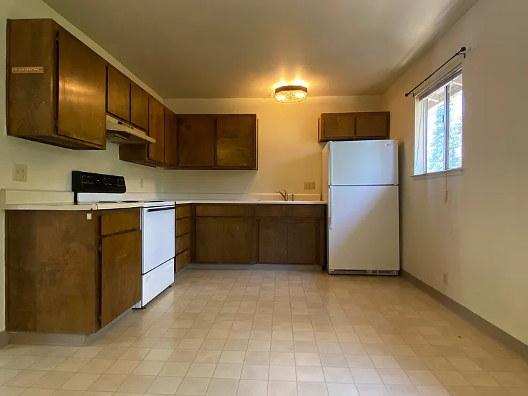 354 Pleasant St — Photo 14