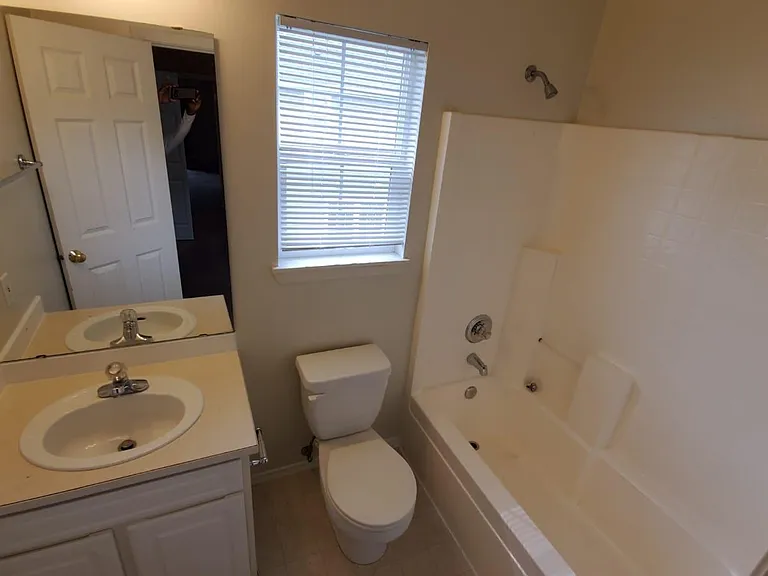 22651 NE 4th Pl — Photo 24