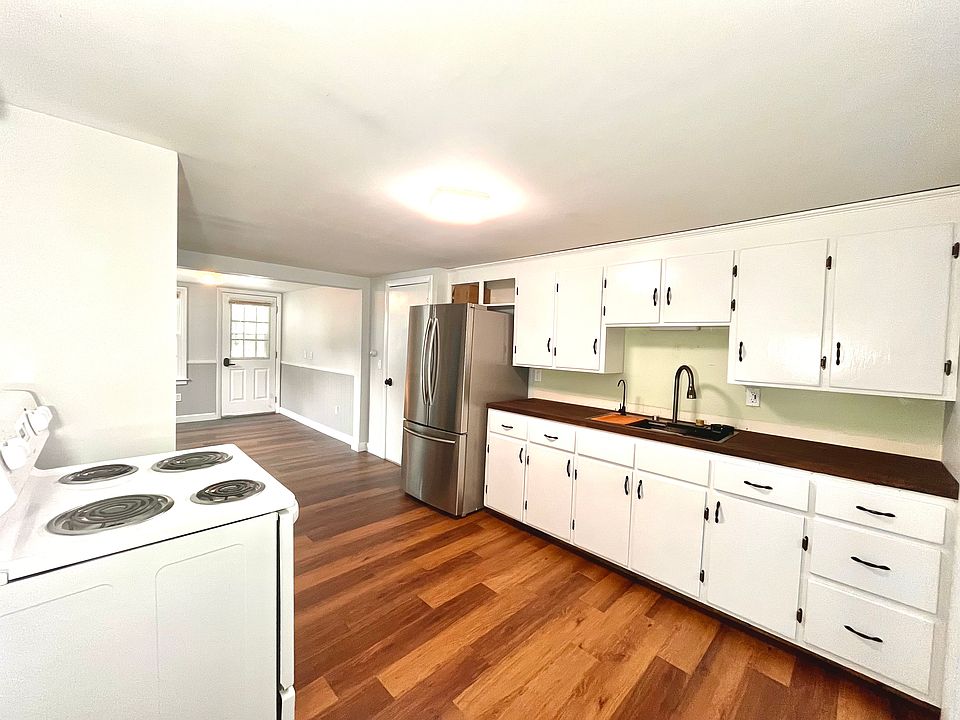 Kitchen and living (prior to backsplash being installed)