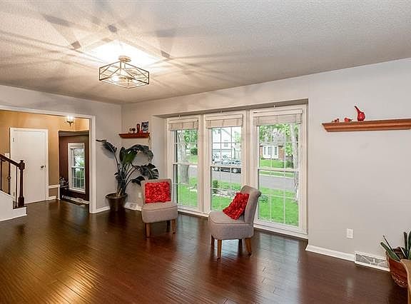 3rd image of 10211 W 98th Ter