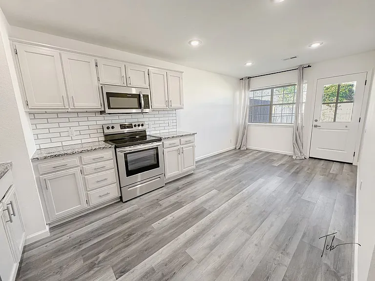 11 Holly Dr #B — Photo 10