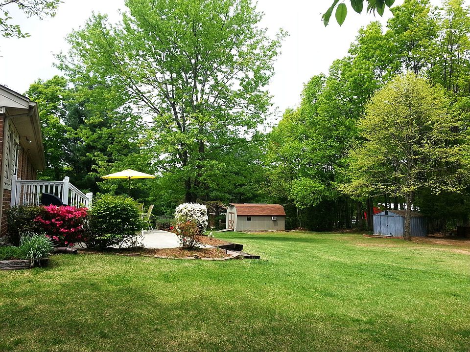 2nd image of 542 Bear Creek Rd