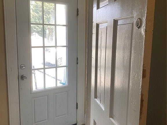 3rd image of 104 Lamberton St