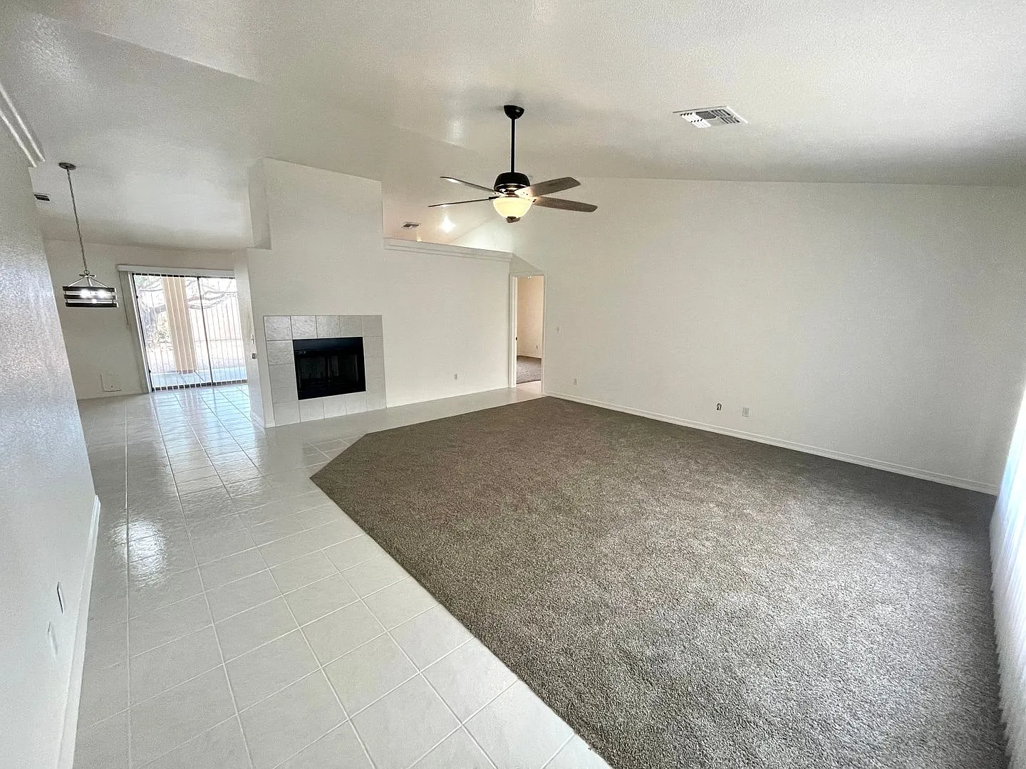 Nice 3 Bedroom 2 Bath Home in Chaparral Mesa! — Photo 4