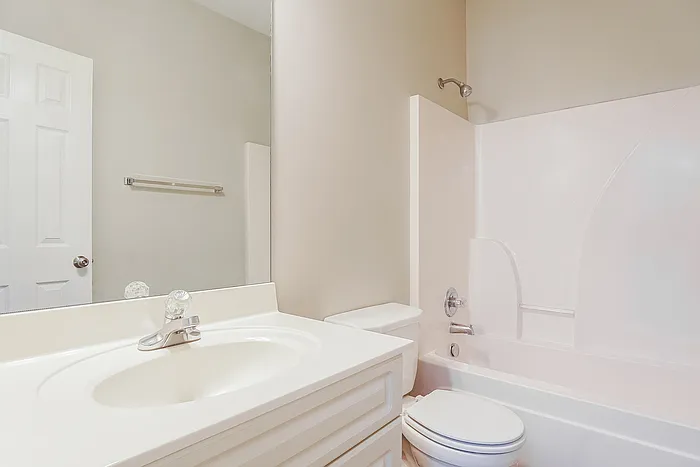 325 Bedford Cir — Photo 10