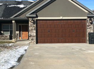 11661 Ridgeway Ct, Saint Joseph, MO 64505