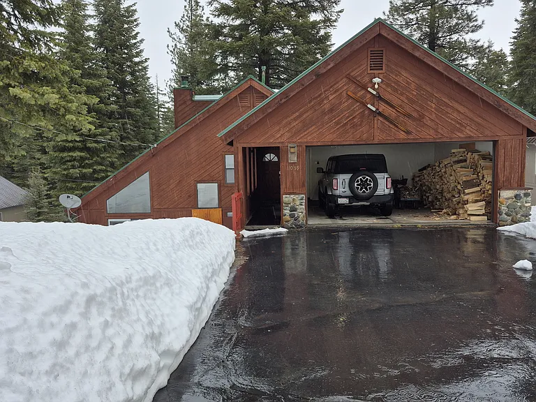 11059 Zermatt Dr — Photo 1