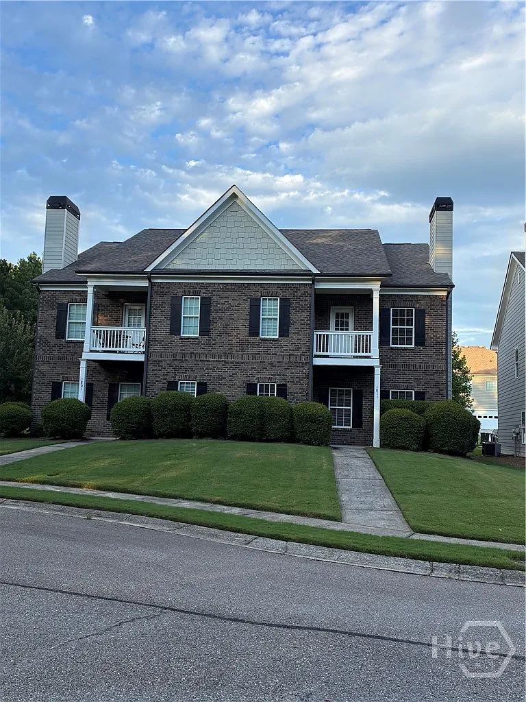 4 bed, 3.5 bath, 2020 sqft, $2,200 — Photo 1