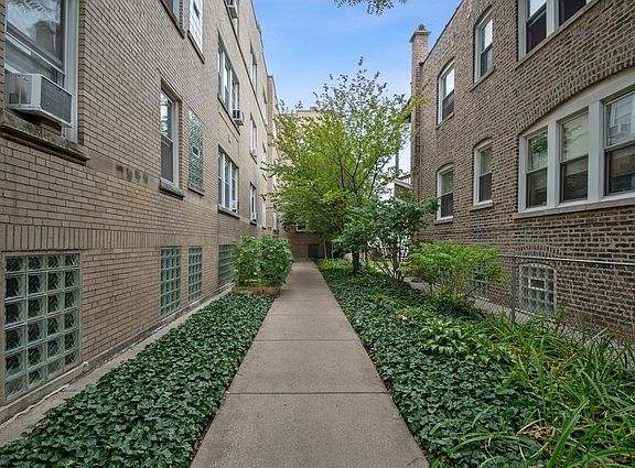 3rd image of 3135 W Leland Ave APT 1E