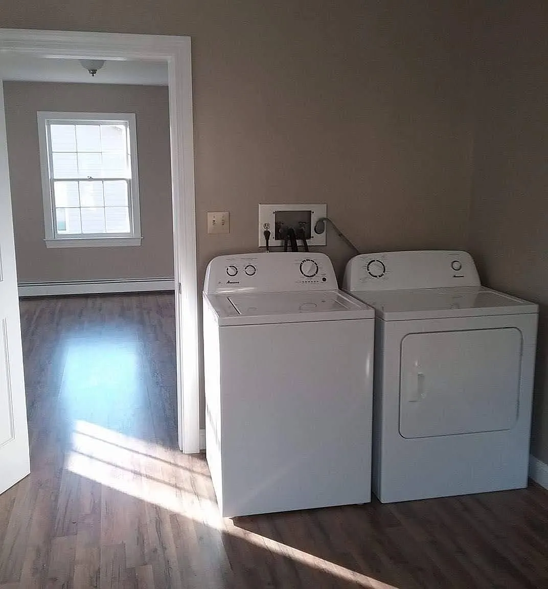 3 bed, 1.5 bath, 1274 sqft, $2,000 — Photo 3