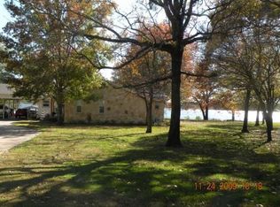 6040 Peninsula Cir, Athens, TX 75752