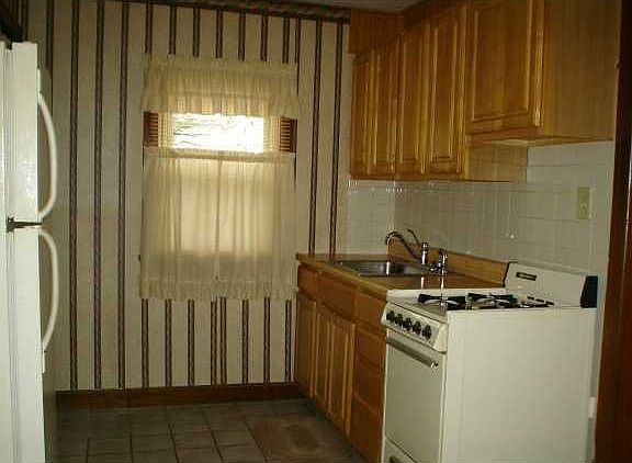 2nd image of 2505 S Market St