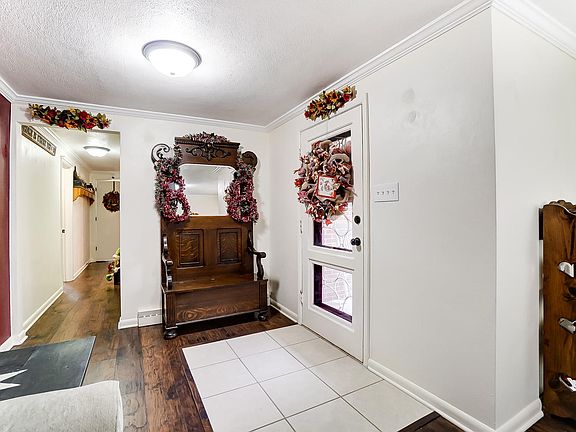 4th image of 803 Forest Ave