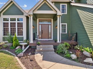 404 Pleasant Cir, Pleasant Hill, IA 50327
