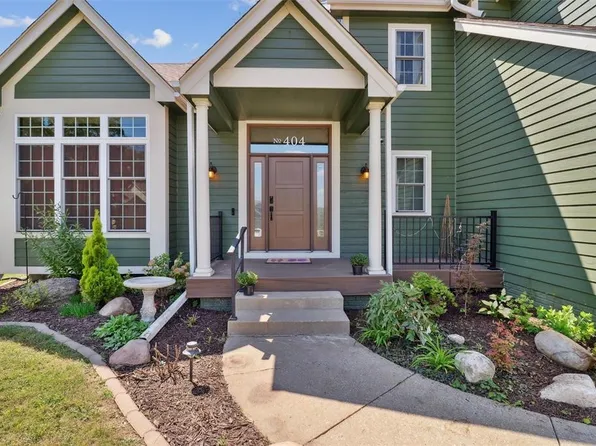 404 Pleasant Cir, Pleasant Hill, IA 50327