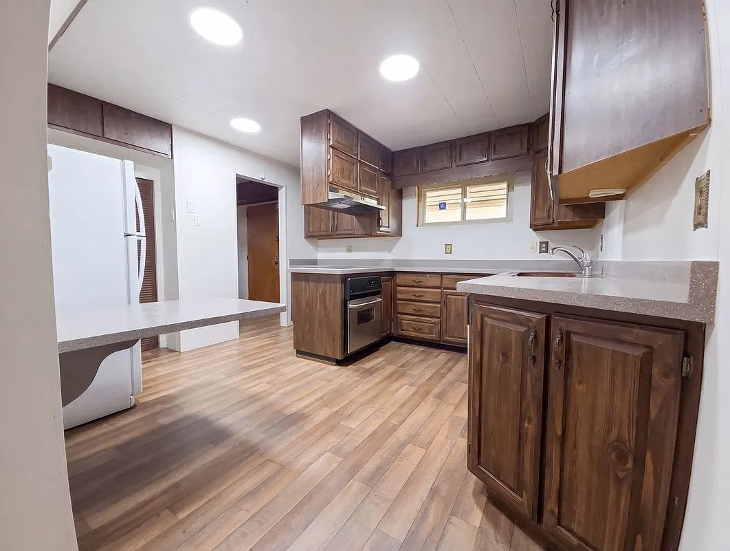 2 bed, 944 sqft, $1,575 — Photo 3