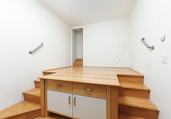 4th image of 64 N Moore St #1R