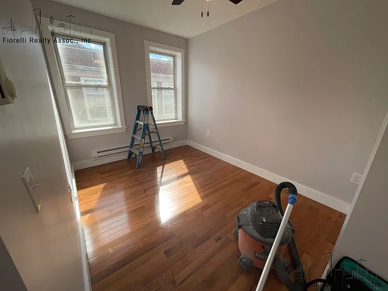 Charter St — Photo 3