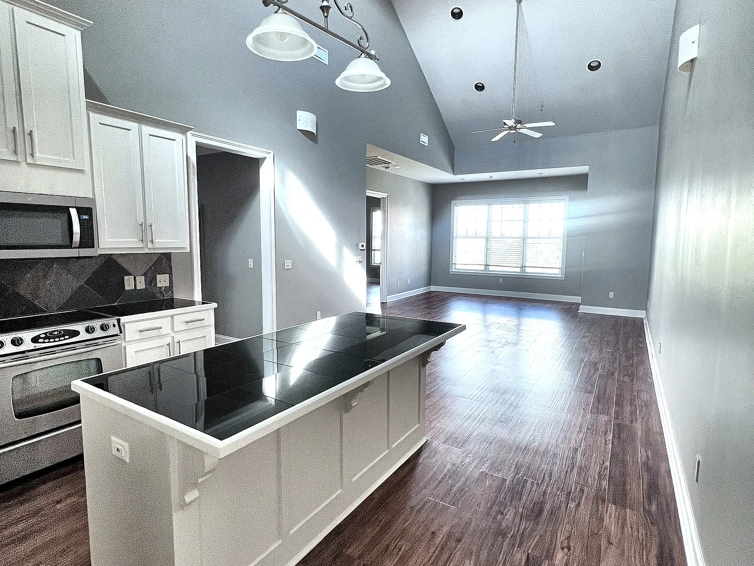 2 bed, 1324 sqft, $1,875 — Photo 3