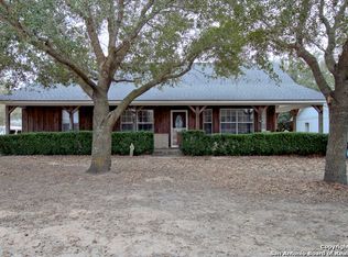 255 S Palo Alto Dr, Floresville, TX 78114