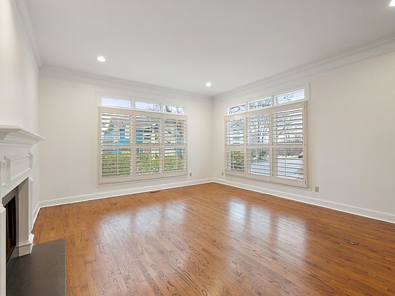 5th image of 789 Harbor Isle Cir E