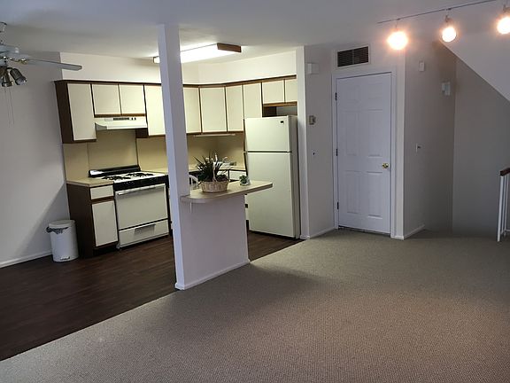4th image of 3918 Victory Blvd