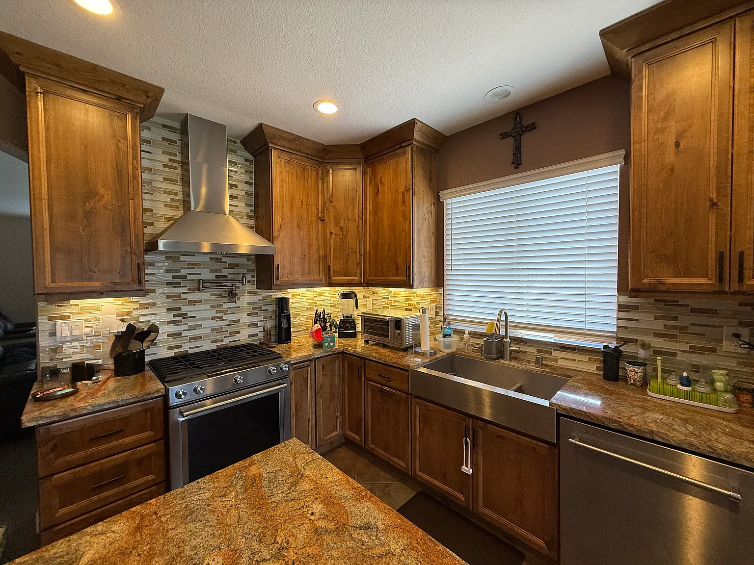 3 bed, 1594 sqft, $3,800 — Photo 2