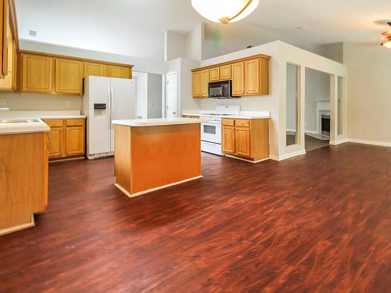 5729 Lakeview Cir — Photo 11