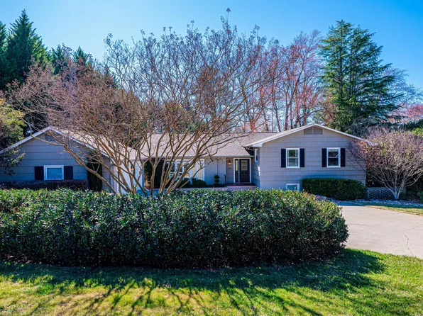 2035 2nd St NW, Hickory, NC 28601