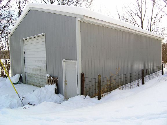 30' X 48' Pole Barn