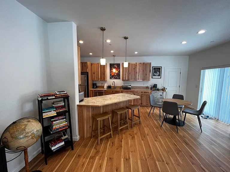 402 Mountain View Dr — Photo 5