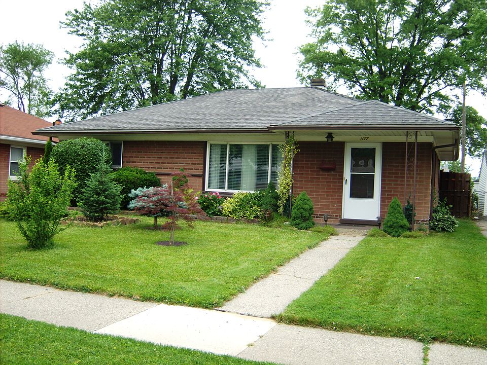 1st image of 1177 E Brockton Ave